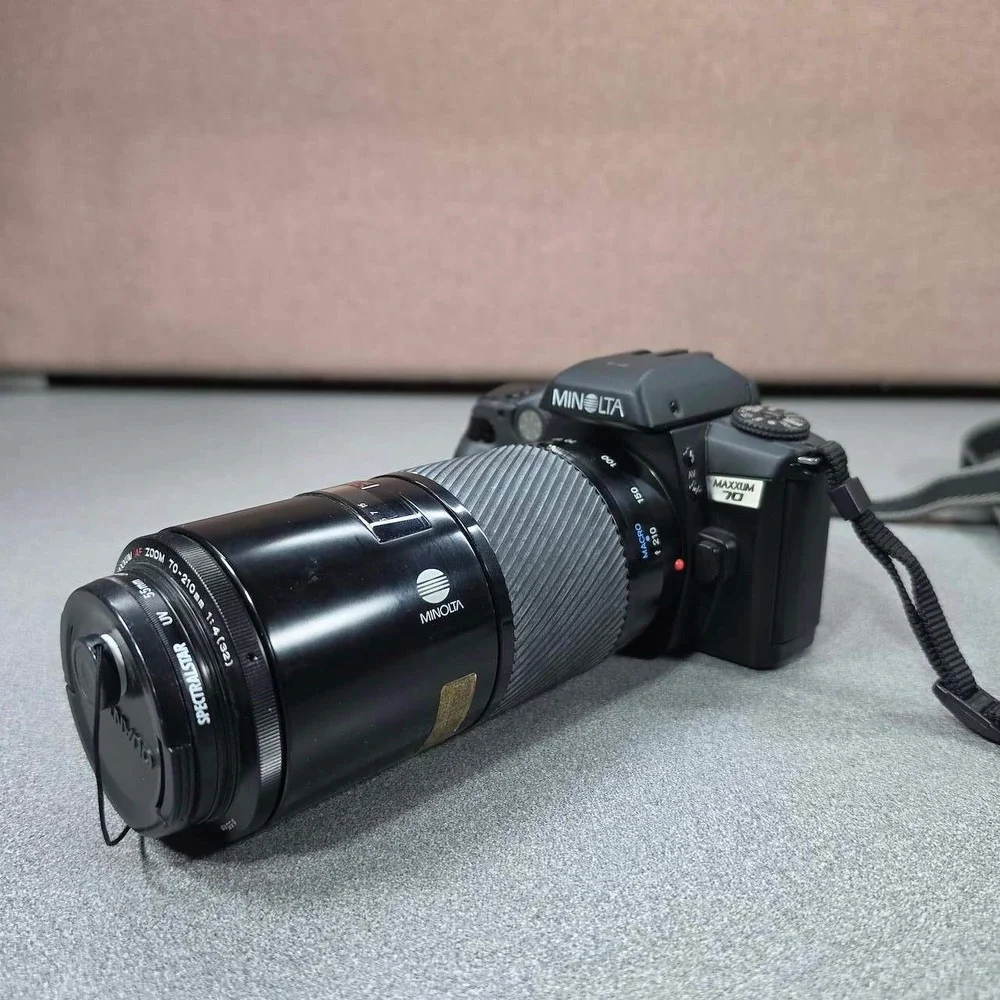 Minolta Maxxum 70 SLR Film Camera 35mm Excellent 70-210mm f/4.5-5.6 lens Works.